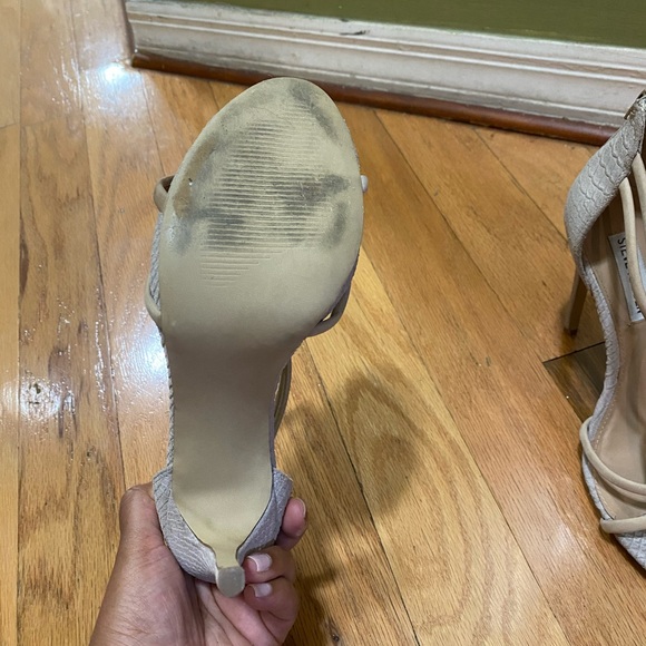 Heels - Picture 4 of 4